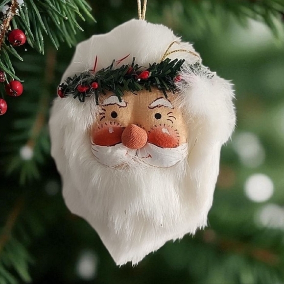 Vintage Santa Claus Face Ornament – Faux Fur Beard, Holly Berry Wreath – RARE - Picture 1 of 4